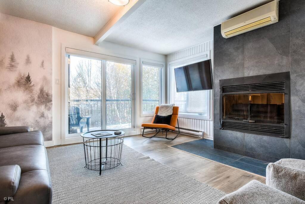 Chic Mt-Tremblant Condo With View On The Lake By Denstays 몽트랑블랑 외부 사진