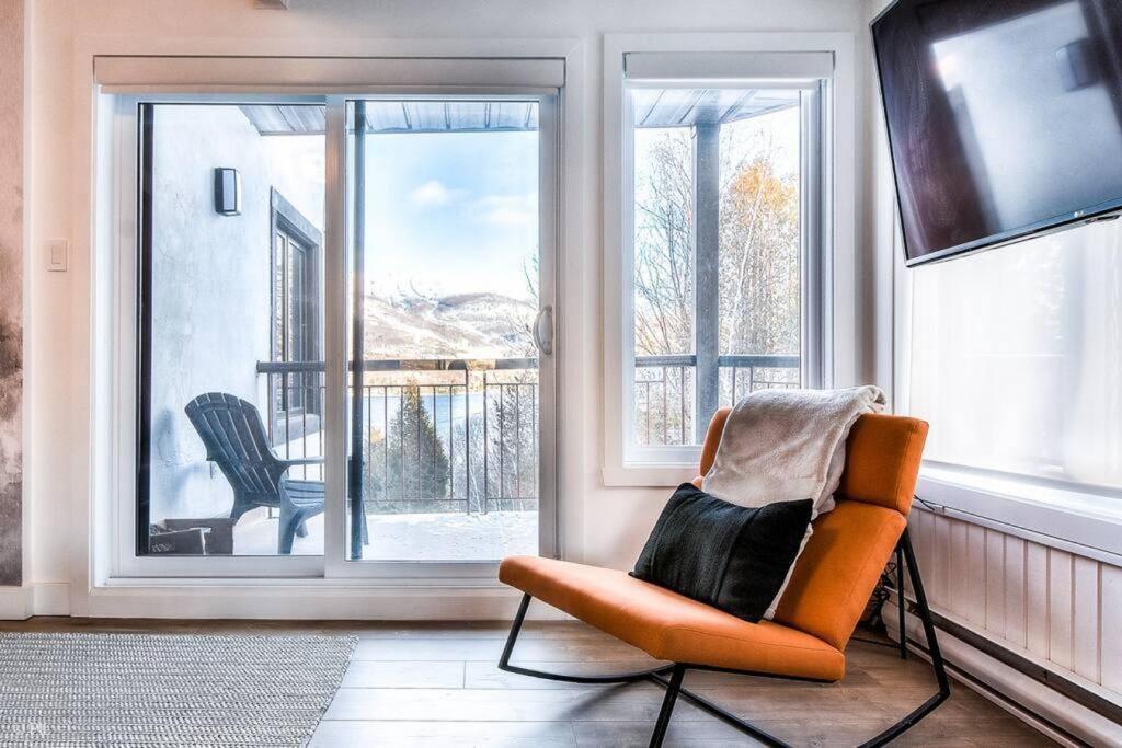 Chic Mt-Tremblant Condo With View On The Lake By Denstays 몽트랑블랑 외부 사진